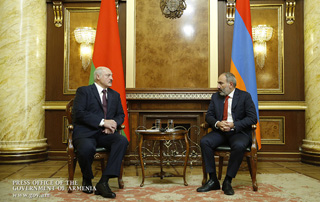Никол Пашинян и Александр Лукашенко обсудили вопросы сотрудничества в сложившейся вследствие коронавируса ситуации 
