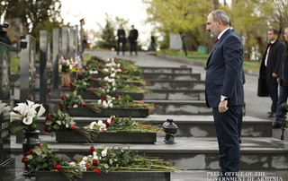 Prime Minister pays tribute to April War victims’ memory