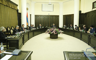 Կառավարությունում քննարկվել են ներդրումային քաղաքականության խթանման ուղղությամբ անելիքները