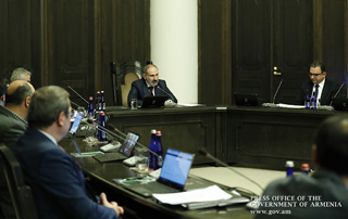 Premier ministre: « Le Bureau du Commandant fixera les règles de sécurité minimales que toutes les entreprises  suivront dans ses activités économiques  » 