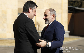La coopération fondée sur la confiance mutuelle entre nos États sera encore renforcée à l'avenir; Guiorgui Gakharia a félicité Nikol Pashinyan