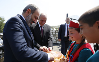 PM arrives in Artsakh: Nikol Pashinyan and Bako Sahakyan visit newly built Saint Vardanank church