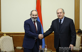 Nikol Pashinyan extends birthday greetings to Armen Sarkissian