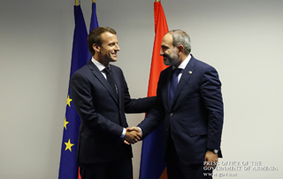 French President Emmanuel Macron offers his support to Prime Minister Pashinyan
