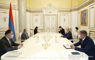 Премьер-министр принял посла Беларуси в Армении