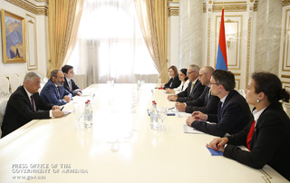 У премьер-министра обсуждены вопросы заготовки молока, экспорта фруктов, овощей и организации процесса ирригации