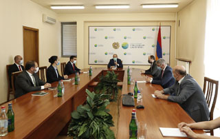 Премьер-министр представил аппарату министерства окружающей среды новоназначенного министра Романоса Петросяна

