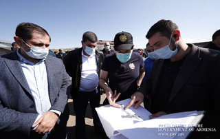 PM visits Tskuk and Angeghakot communities in Syunik Marz

