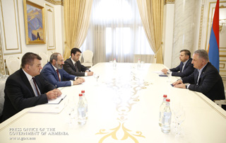 Nikol Pashinyan receives Armenia Air Company President Tamaz Gayashvili