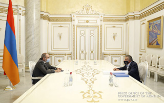 Премьер-министр Пашинян обсудил с Эдуардо Эрнекяном текущие и предстоящие новые инвестиционные программы 