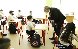 Քայլեք հպարտ` գիտելիքի, կրթության, ուսման ճանապարհով և դրեք ձեր առաջ բարձր նշաձողեր. վարչապետը՝ աշակերտներին