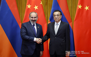 "La coopération de nos pays se développe globalement."  Le Premier ministre du Conseil des affaires de l'État de la République Populaire de Chine, Li Keqiang a félicité Nikol Pashinyan