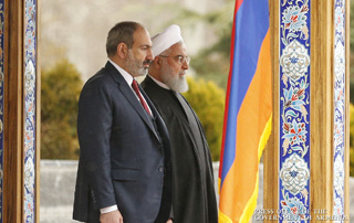 Премьер-министр Пашинян представил Хасану Рухани подробности вовлеченности Турции в военные действия