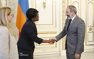 PM Receives WB Regional Director