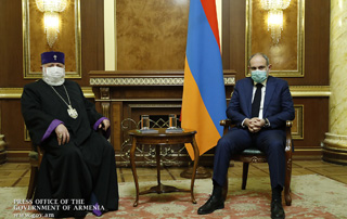 Премьер-министр Пашинян провел встречу с Верховным Патриархом и Католикосом Всех Армян Гарегином Вторым

