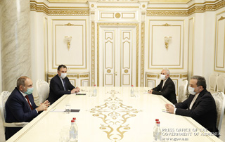 Премьер-министр Пашинян принял заместителя министра иностранных дел Ирана Сейеда Аббаса Аракчи