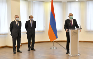 Maintenant, c'est le front diplomatique qui est le plus important: : le Premier ministre a présenté le nouveau ministre des Affaires étrangères Ara Ayvazyan