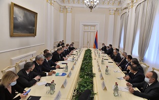 “Russia reaffirms support for fraternal Armenian people” - PM receives Russian government delegation