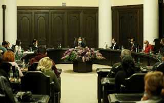 PM meets with families of captured and missing people