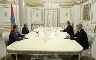 “We must be united and mobilize the national potential in these difficult times” - PM receives Djorkaeff brothers