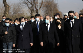 Le Premier ministre a participé à une procession de deuil dédiée à la mémoire des Héros de la guerre d'Artsakh