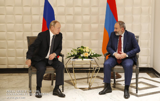 Vladimir Putin Extends Season’s Greetings to Nikol Pashinyan