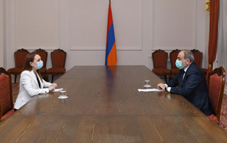 Le Premier ministre a eu des  rencontres avec  les chefs des factions parlementaires