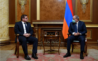 Премьер-министр Пашинян продолжает консультации с представителями политических сил