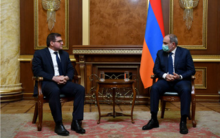 PM Pashinyan holds follow-up consultations with representatives of political forces