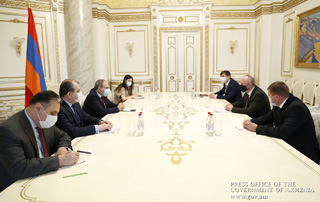 Премьер-министр Пашинян принял новоназначенного посла Беларуси