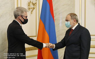 PM discusses development of Armenian-Swedish cooperation with Sweden Ambassador