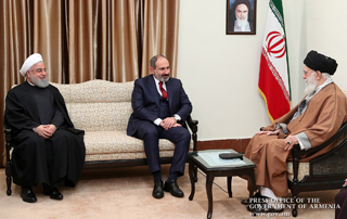 Премьер-министр направил поздравительные послания президенту и духовному лидеру Ирана по случаю 42-ой годовщины Исламской революции