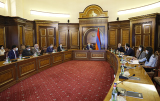 Public investment programs assessment concept discussed in government