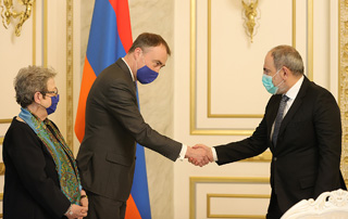Цивилизованный мир должен осудить армянофобскую политику Азербайджана: премьер-министр принял спецпредставителя ЕС