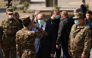 Премьер-министр в Сюникской области посетил N-скую воинскую часть