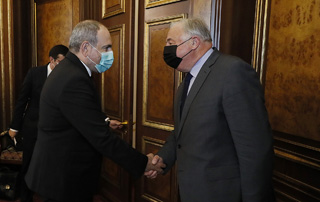 Le Premier ministre considère la résolution sur la reconnaissance de l'Artsakh adoptée par le Sénat français clé - Nikol Pashinyan rencontre Gérard Larcher