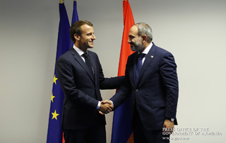 Премьер-министр Пашинян провел телефонный разговор с Эммануэлем Макроном