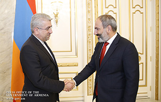 Nikol Pashinyan discusses expansion of Armenian-Iranian economic ties with Reza Ardakanian