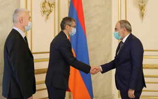 Никол Пашинян принял новоназначенного посла Казахстана в Армении