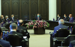 Правительство смягчает карантинные ограничения: вакцинированные граждане не будут сдавать ПЦР-тесты на коронавирус