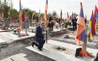 Nikol Pashinyan pays tribute to heroes who sacrificed their lives for Homeland’s sake