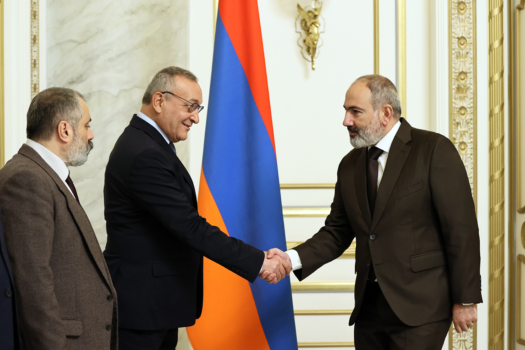 Бывший премьер министр армении. Премьер министр Армении 1997 год. Премьер министр России. Пашинян и мировое правительство.