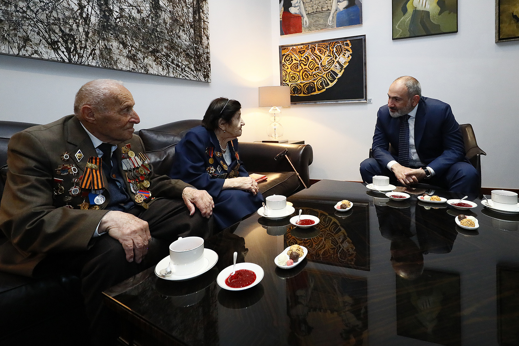 Pashinyan meets with Armenian WWII veterans in Moscow 