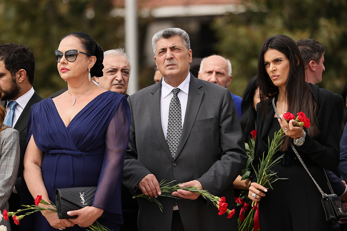 A bronze statue of Karen Demirchyan unveiled in front of the Sports and