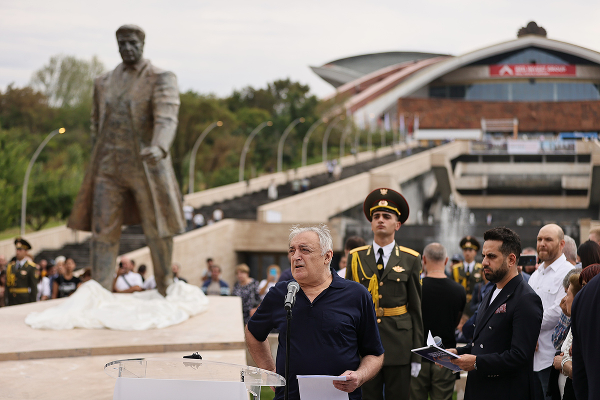 A bronze statue of Karen Demirchyan unveiled in front of the Sports and