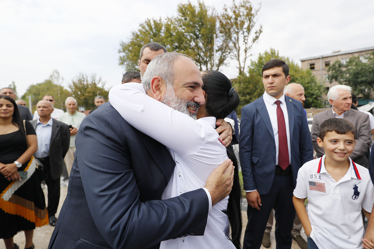 A bronze statue of Karen Demirchyan unveiled in front of the Sports and