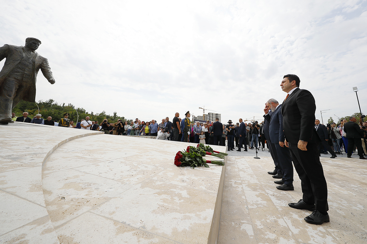 A bronze statue of Karen Demirchyan unveiled in front of the Sports and