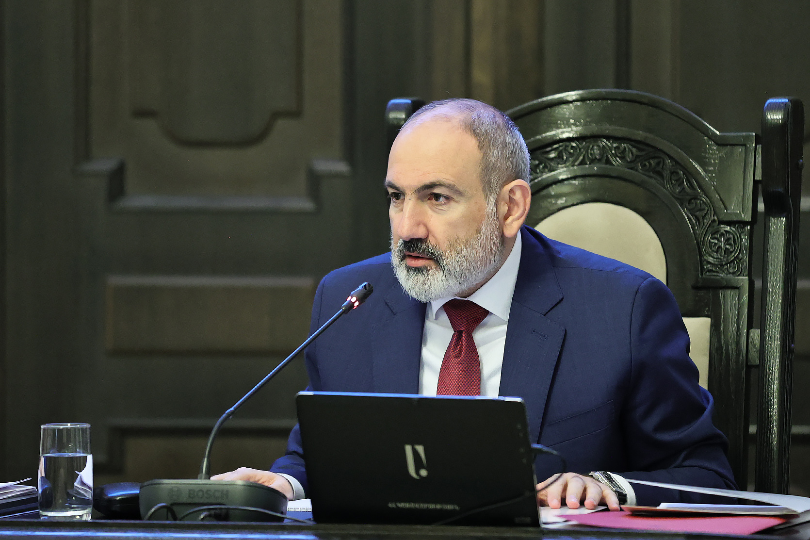 Ermenistan'da Ermeni hükümetinden başka bir hükümet yoktur ve olamaz