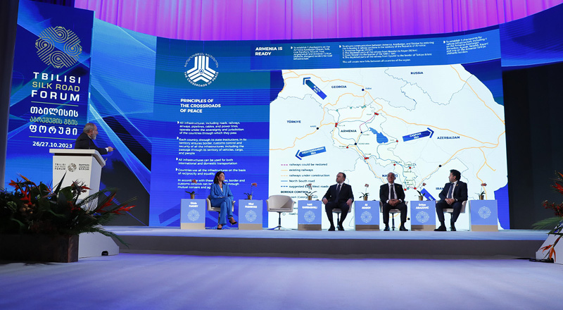 Le Premier ministre Pashinyan a présenté le projet " Carrefour de la paix et ses principes " au Forum international de Tbilissi