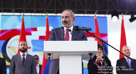 Речь Никола Пашиняна на митинге на площади Возрождения в Степанакерте